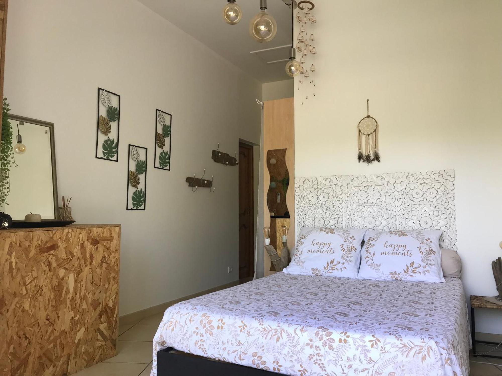 Le Clos Des Vignes Junas Екстериор снимка